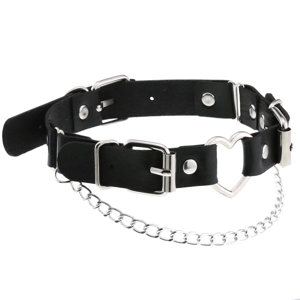 Buckles Heart Choker