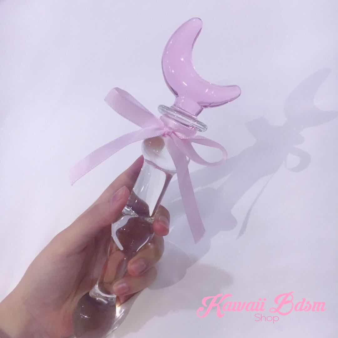 Hand holding the moon glass wand decorated with a pink ribbon, showcasing its 21cm length.